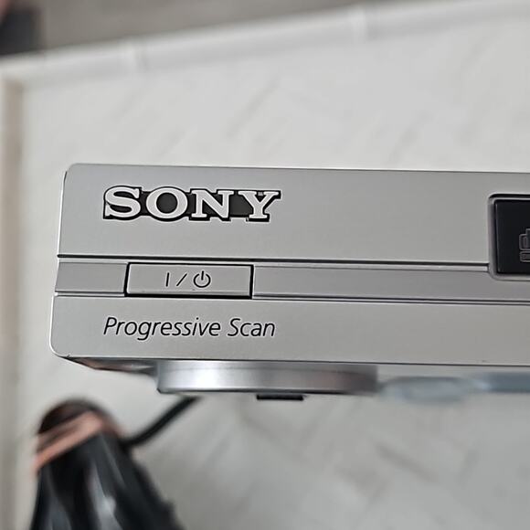 Sony CD/DVD Player DVP-NS575P Precision Drive 3/DVD+RW/+R/-RW/-R Playback - Picture 2 of 11